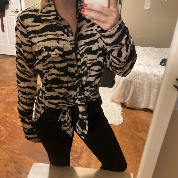 BEBE Button down - Picture 4 of 5